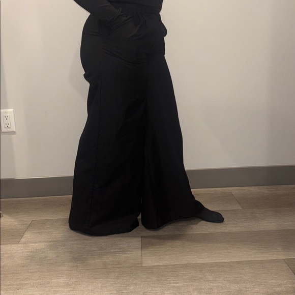Collusion wide leg baggy tailored pants in black - Picture 7 of 13